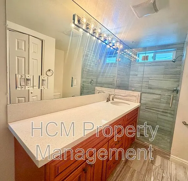 922 W 25th St #1 — Photo 24