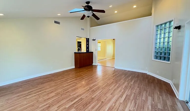 403 Lupin Ln — Photo 15
