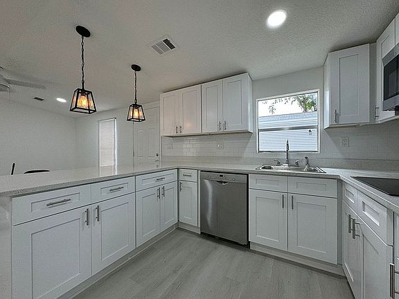 3rd image of 5331 Village Ln