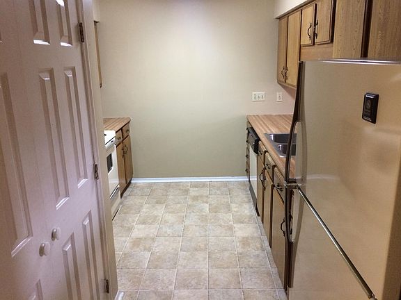 5th image of 1665 Foxhaven Dr #18