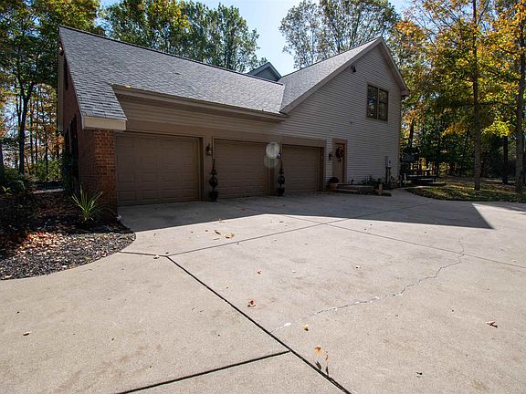 2nd image of 1326 Castle Dr
