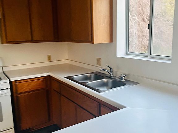 5th image of 930 Cypress Ave #1