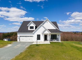 6 Redwing Ct, Averill Park, NY 12140