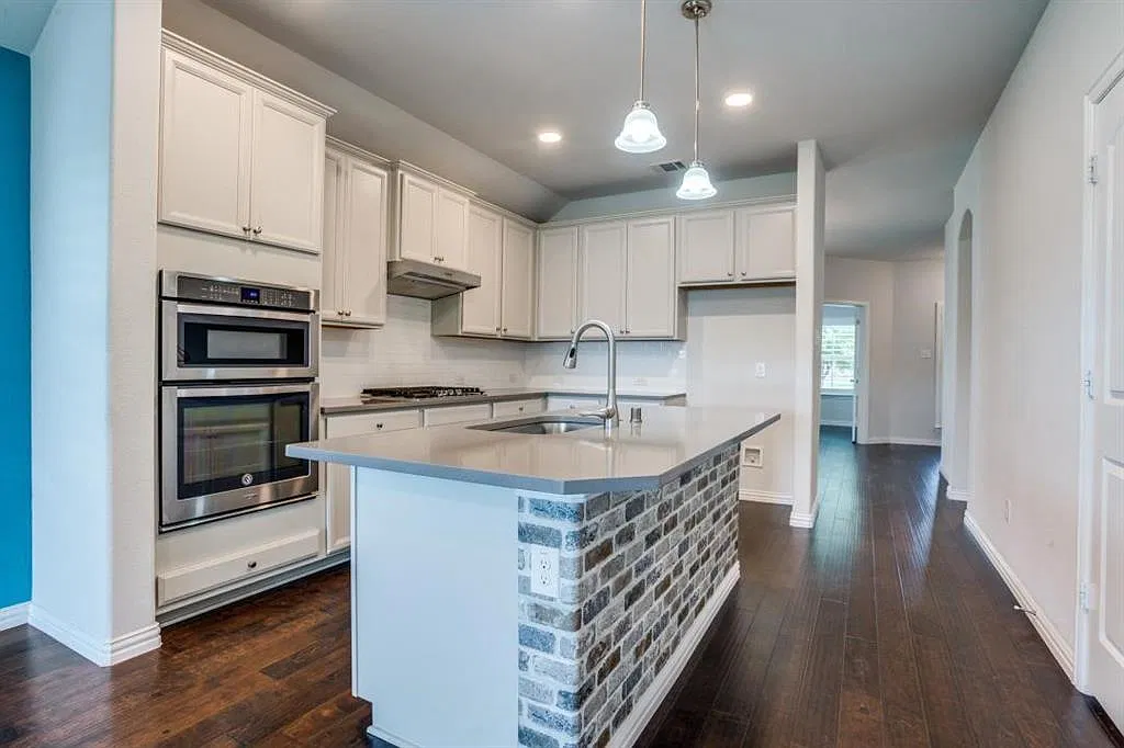 4 bed, 2071 sqft, $2,500 — Photo 3