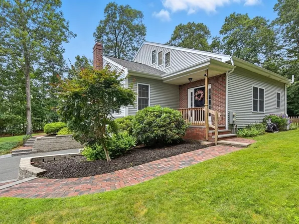 131 Pleasant St #1, Plainville, MA 02762