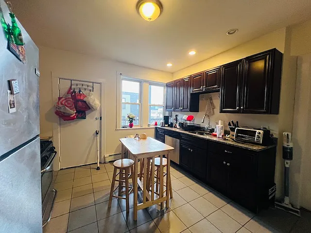 4 bed, 1500 sqft, $4,000 — Photo 2