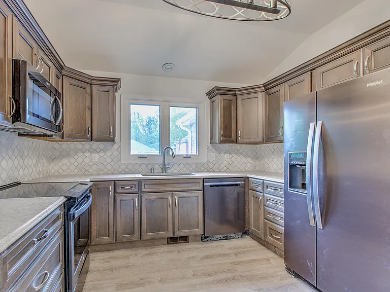 1909 Clear Ct — Photo 7