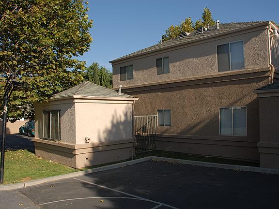4th image of 4261 Cedar Dr #1