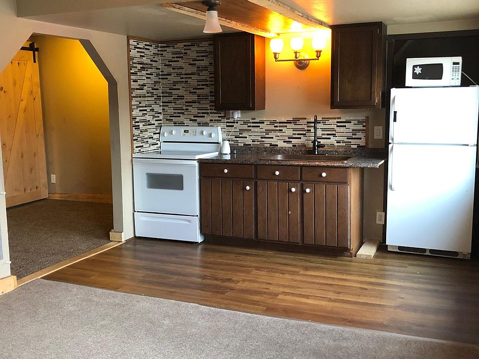 2nd image of 109 1/2 E Main St #1