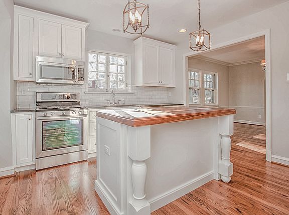 3rd image of 7157 Lindell Blvd