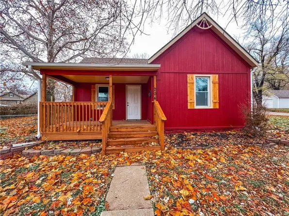 204 NE Green St, Lees Summit, MO 64063