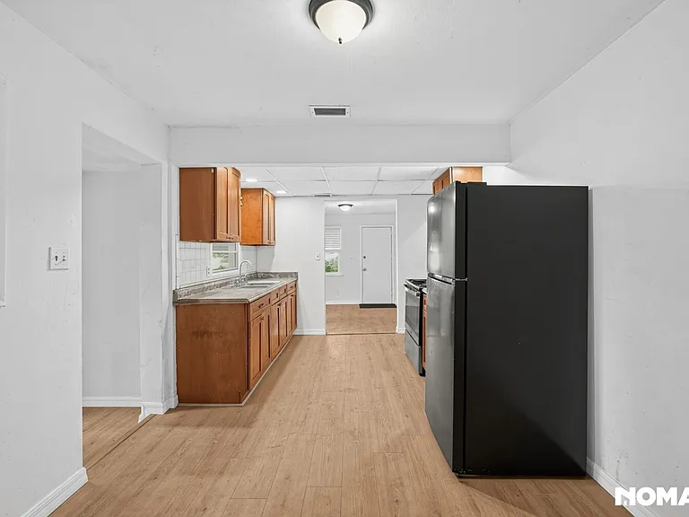 8915 N Orleans Ave — Photo 9