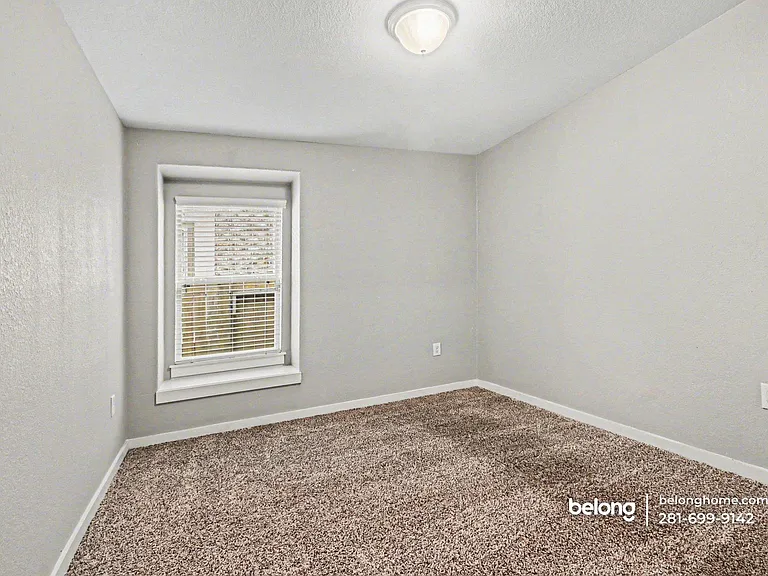 6911 Rosemont Ct — Photo 5