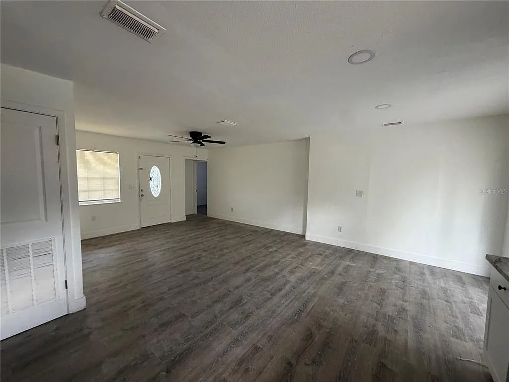 3 bed, 1.0 bath, 1300 sqft, $1,699 — Photo 4