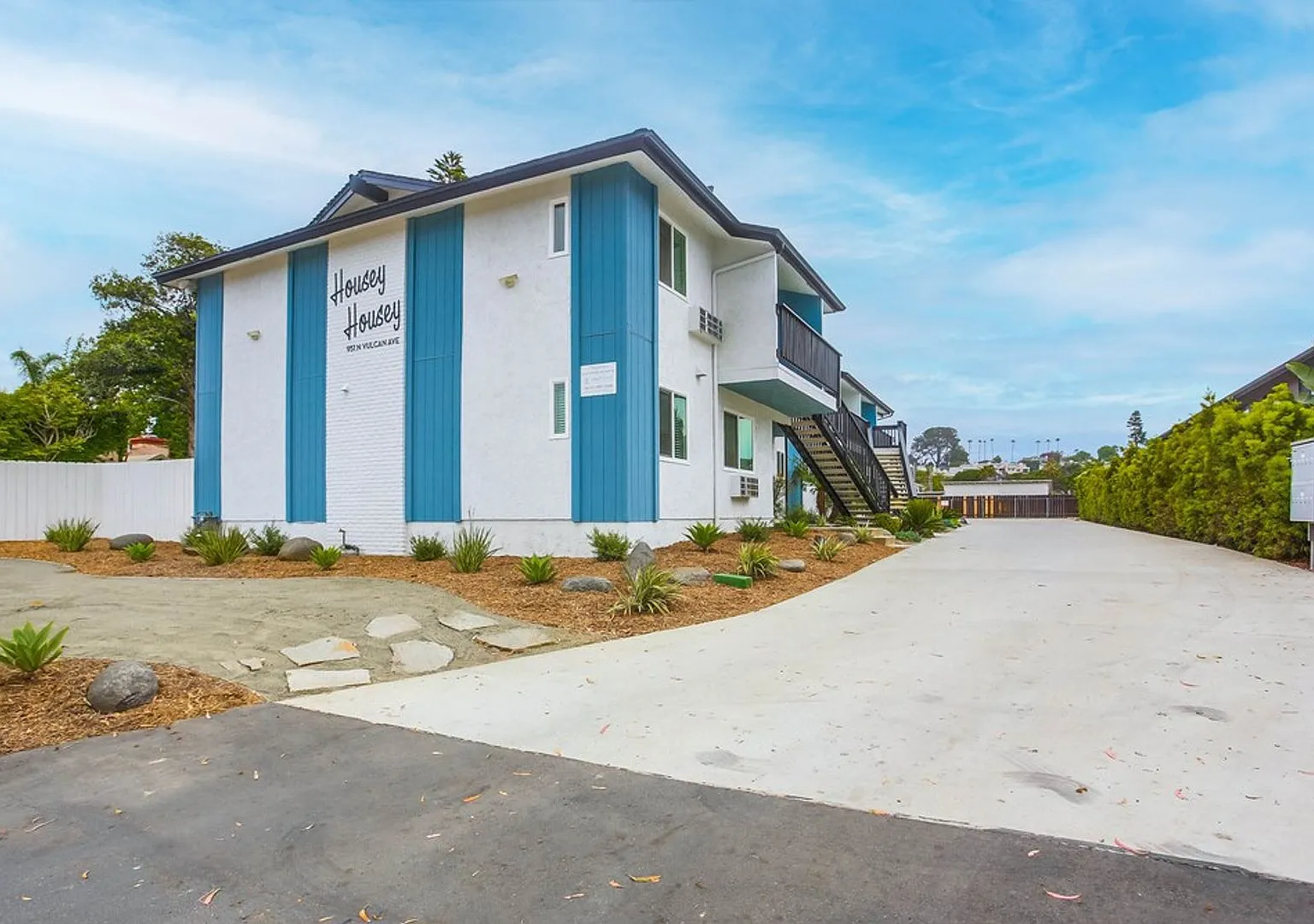 CJR - Housey Housey — Photo 1