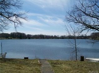 4390 Clifford Rd, Brighton, MI 48116