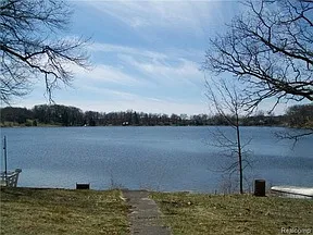 4390 Clifford Rd photo 1