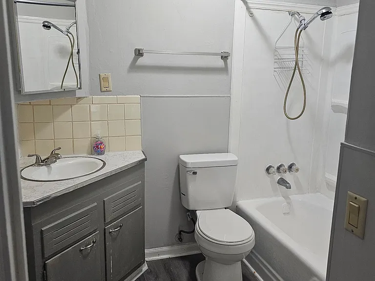 155 Midway Dr #B — Photo 4