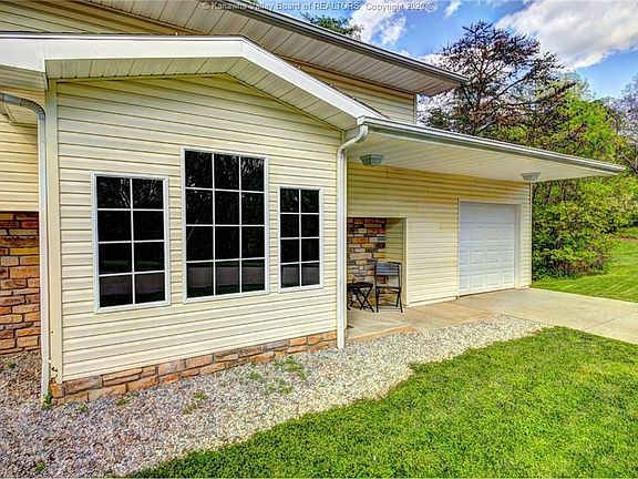 2nd image of 224 Brenda Ln