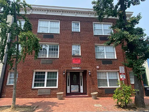1516 Marion St NW #101 Photo 1