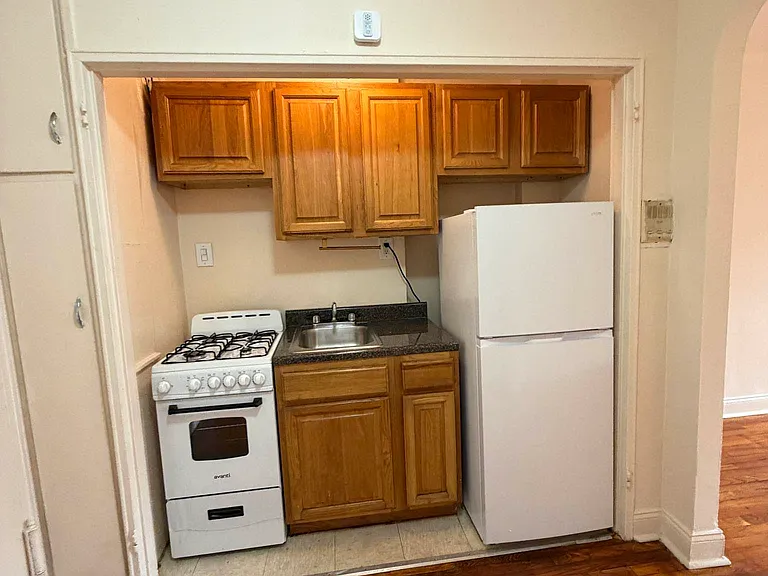 135-10 Grand Central Pkwy #408 — Photo 2