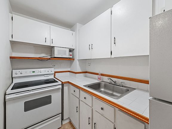 4th image of 130 Water St APT 6J