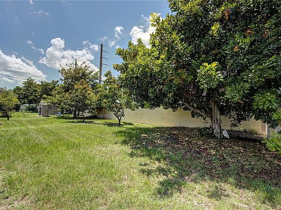 4th image of 1772 Banyan Dr