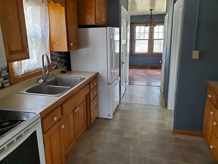 1102 3rd St NW — Photo 6