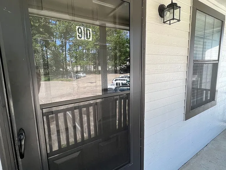 9 Pinewood Ct — Photo 2