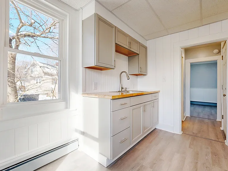 27 Nason St #D — Photo 9