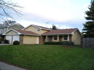 116 Berkshire Dr, Crystal Lake, IL 60014
