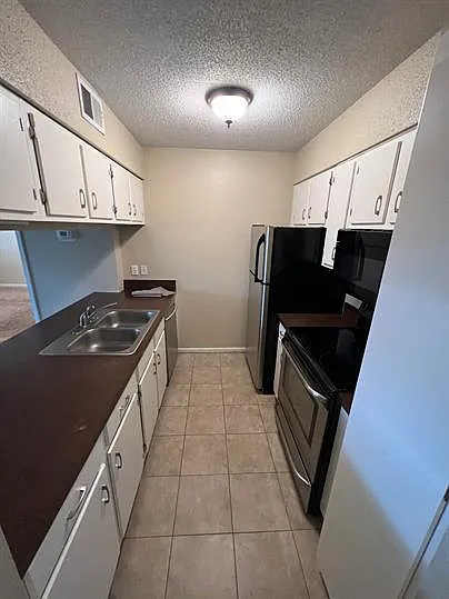 603 Colonial Drive Unit 2 — Photo 3