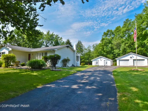 3215 Sunrise Dr, Stroudsburg, PA 18360
