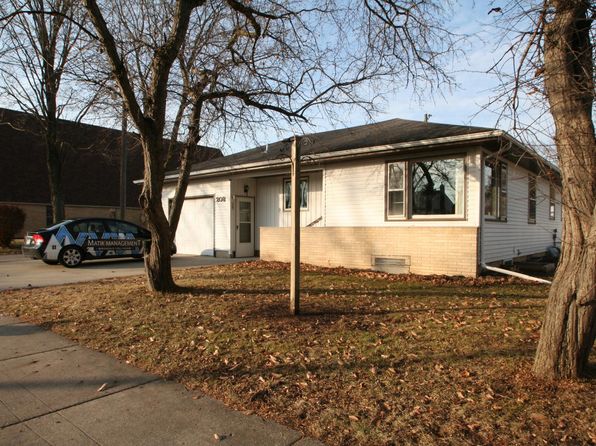 208 3rd St SW