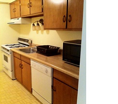 4th image of 10 Wayne Ter APT 4