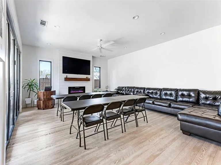 379 Enota Pl SW — Photo 30