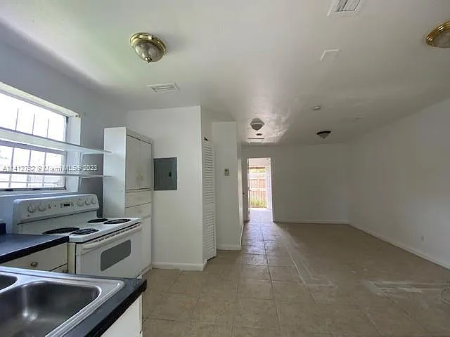 2012 NW 42nd St #R — Photo 21