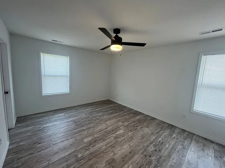 1229 E Paragon St — Photo 7