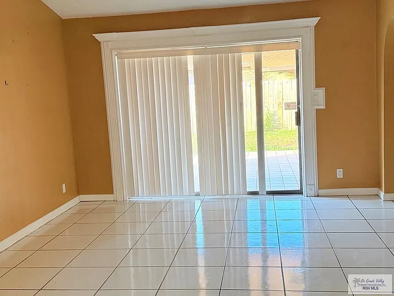 198 Sugar Tree Ln — Photo 3