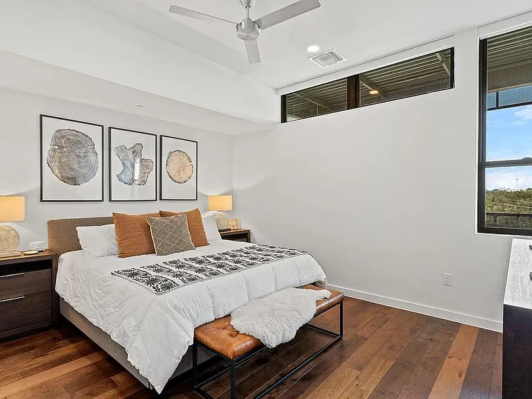 1322 E 12th St #406 — Photo 24