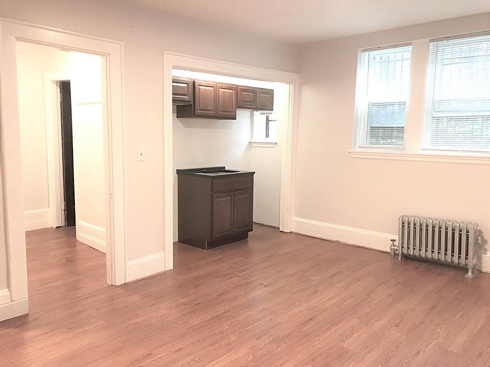 2nd image of 33 Park St APT 2