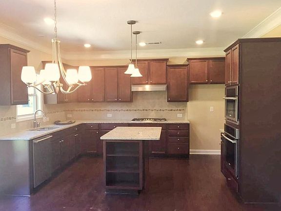 Open kitchen (Includes Refrigerator)