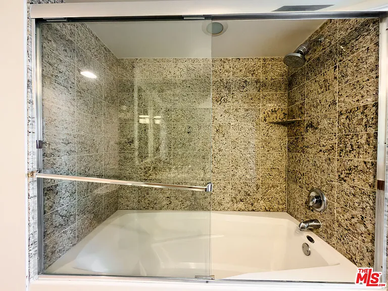 13700 Marina Pointe Dr #1626 — Photo 18