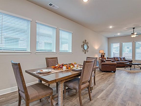 3rd image of 9513 Oxbow Ln