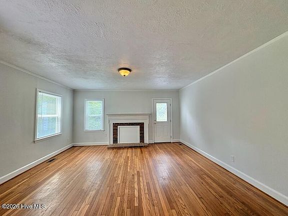3rd image of 207 Talbot Street