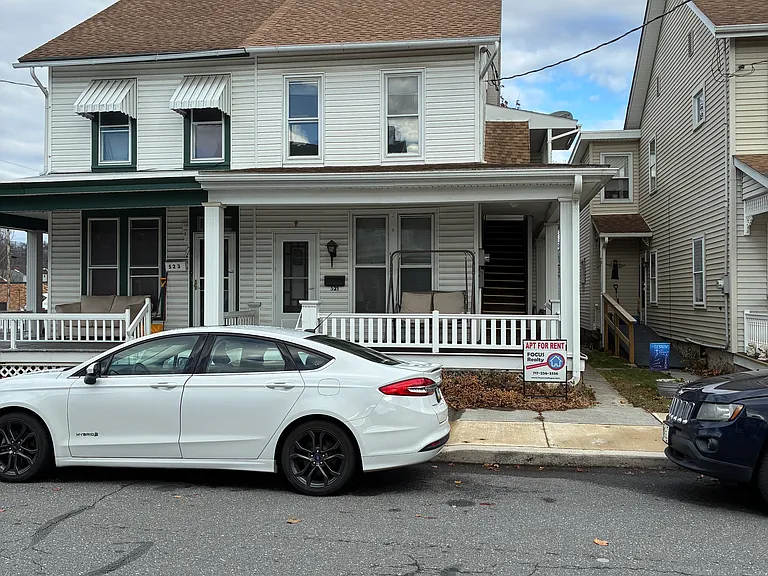 521 Walnut St #B — Photo 1