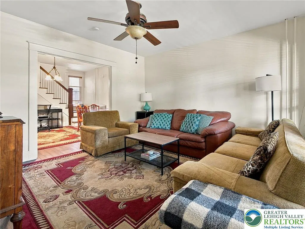 3 bed, 1.5 bath, 1180 sqft, $1,950 — Photo 3