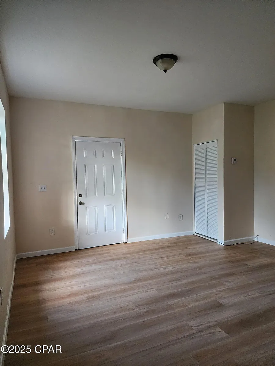 Building Photo - 705B Satsuma Ave #B