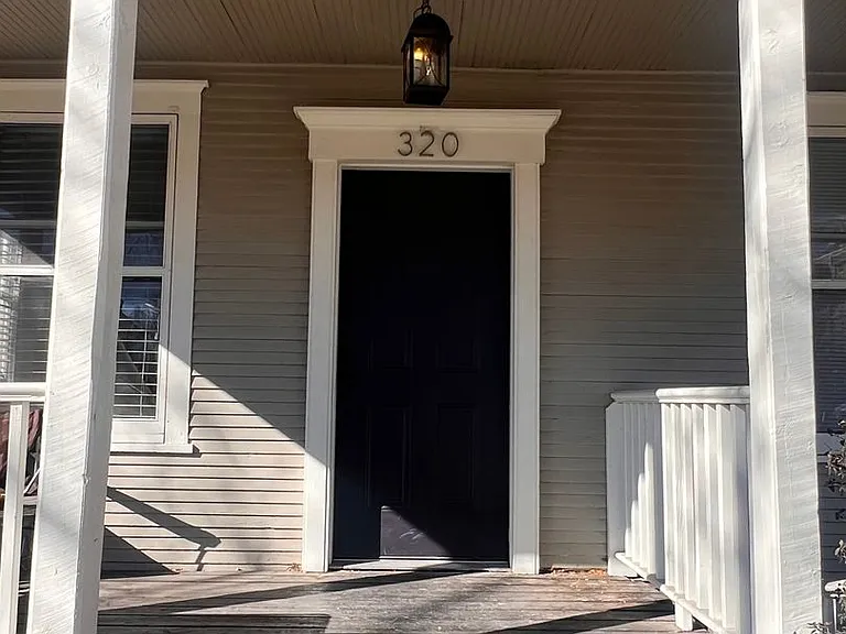 318-320 W Myrtle St — Photo 3