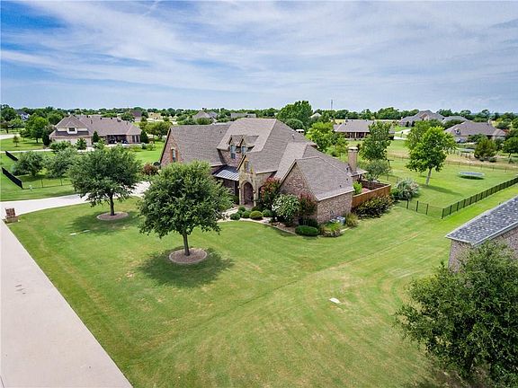 3rd image of 1316 Lakeview Dr